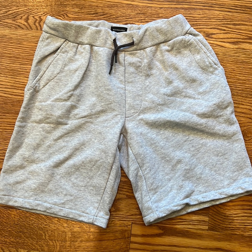 Quicksilver sweat shorts size boys large